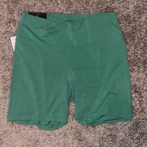 Aritzia TNA Atmosphere Biker Shorts XL/TG